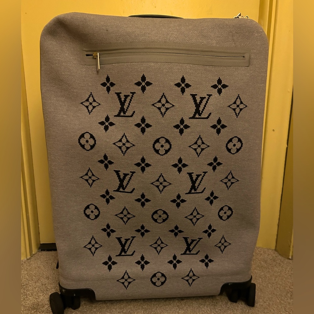 Use Louis Vuitton Horizon55 Soft Luggage